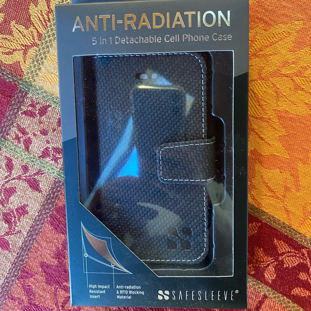Safe Sleeve for iPhone 5,5a,SE. EMF protector.New. Never taken out of the box.